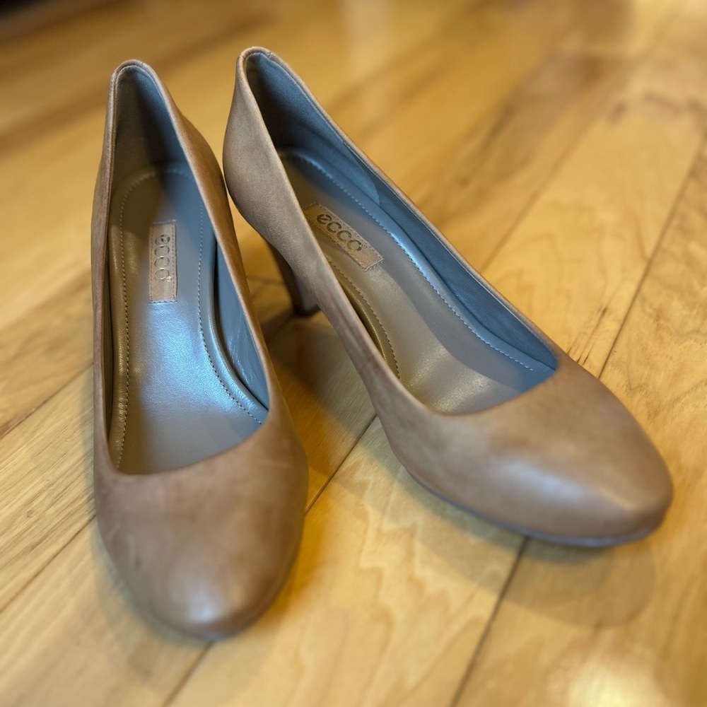 NWOT Ecco Women’s Tan Heels Shoes - Picture 10 of 14